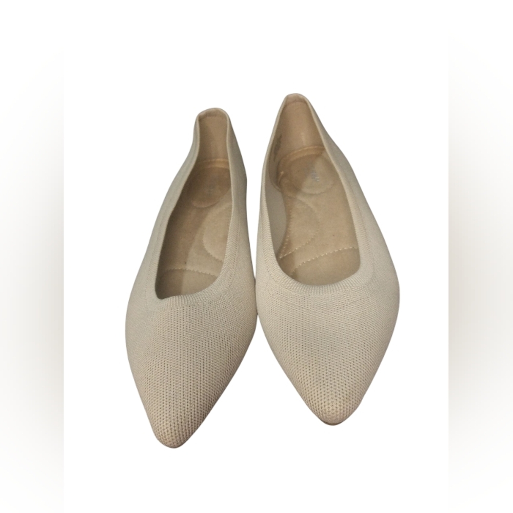 Old Navy Cream Pointed-Toe Flats with Minimalist Design